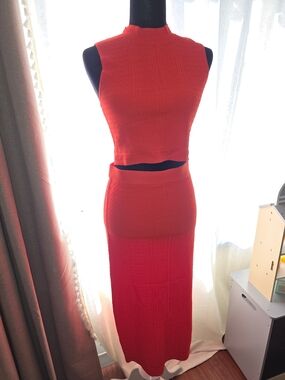 House of Harlow 1960 Orange Sleeveless Crop Top & Knit Midi Skirt Set